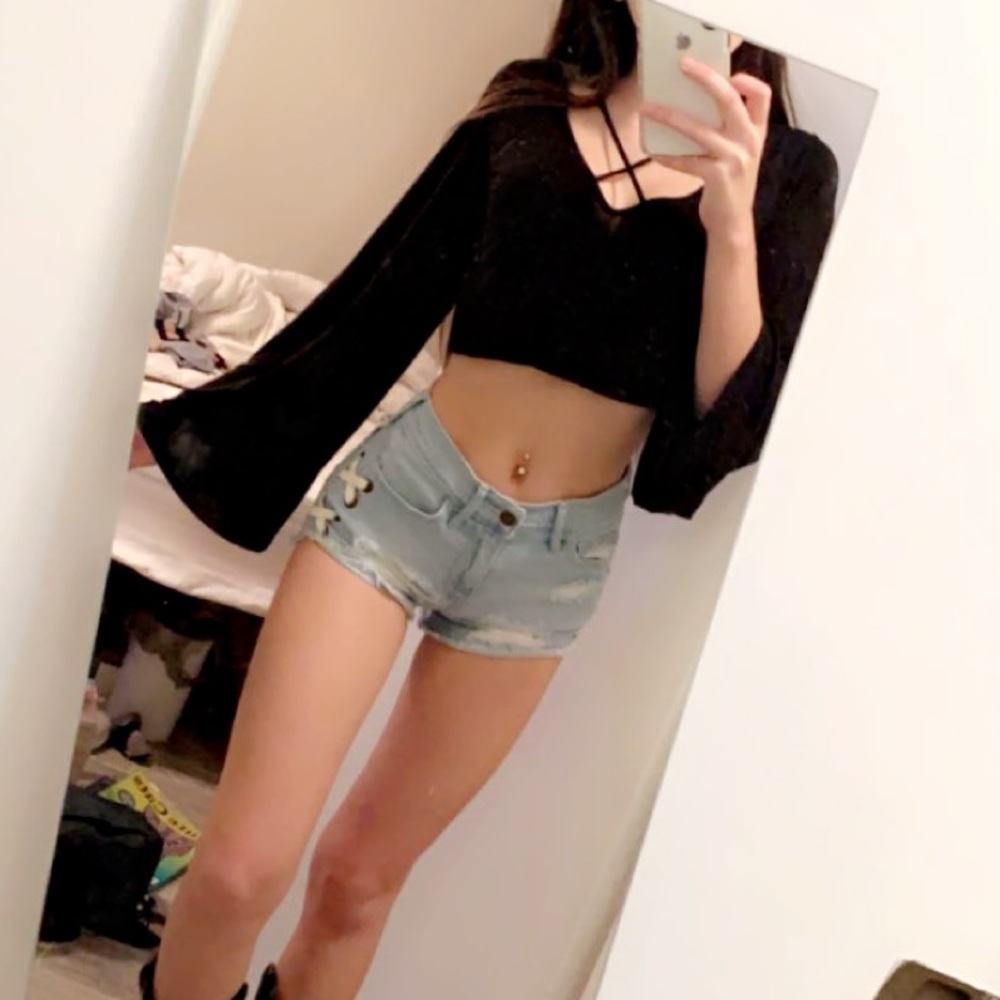 Flair sleeves crop top